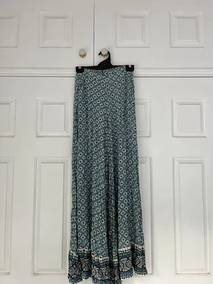 $39 • Buy Tigerlily Belize Pants Size 6