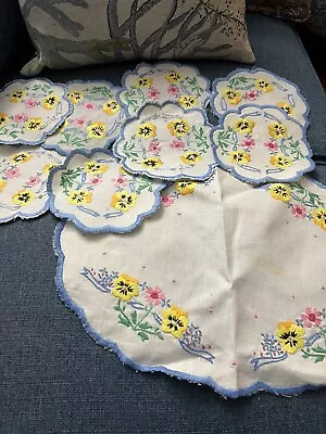 VTG EMBROIDERED PANSY WILDFLOWER DOILY WITH 9 Mini Doilies Coasters Read D • $40