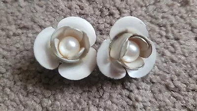 £3.50 • Buy River Island Cream & Pearl Flower Earrings Dress / Costume Jewellery