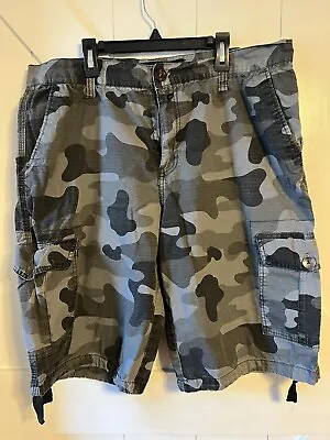 Southpole Mens Camo Cargo Shorts Size 36 • $9.99