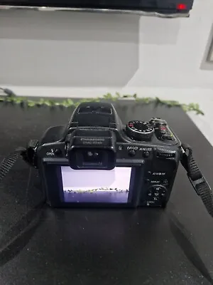  Panasonic LUMIX Dmc-FZ45 Camera..... • £115