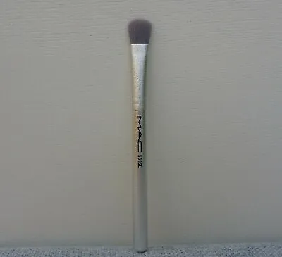 1x MAC 530SE All-Over Shadow Brush Travel Size Brand New! • £11.72