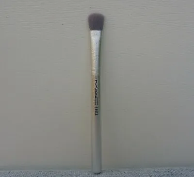 MAC 530SE All-Over Shadow Brush Travel Size Brand New! • £9.23