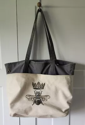 Queen Bee Canvas Tote Bag With Metal Eiffel Tower • $10.50