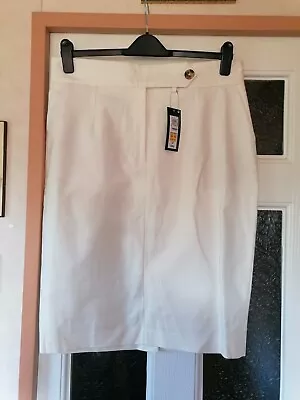 NWT Ladies M&S Collection White Skirt Size 16 • £7