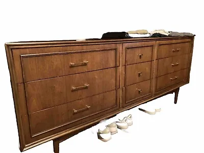 Vintage Bassett Mid Century 9 Drawer Dresser • $395