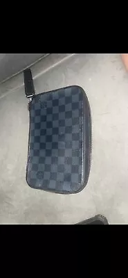 Louis Vuitton Zippy Wallet • £1.24