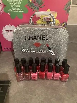 Silver Vanity Case With 15 Nail Varnish New  • £18