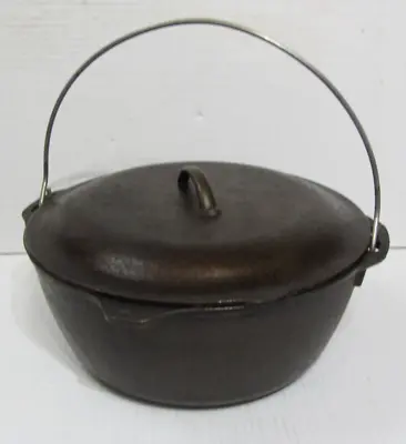 Lodge Cast Iron 12-in Dutch Oven. No 10.. Nice... Original Lid • $79.95