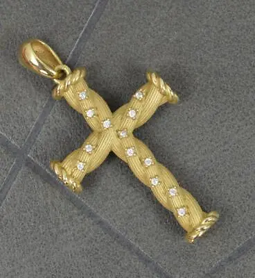 Beautiful 18 Carat Yellow Gold Cross Pendant • £475