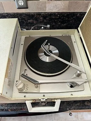 Vintage 1960s Magnavox Transistorized Suitcase Record Player For Parts/Repair • $179.99