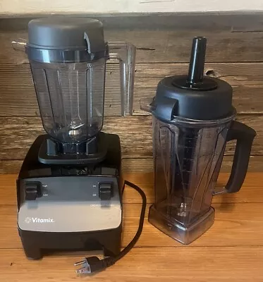 Vitamix TurboBlend 2 Speed Deluxe Food Blender With 64oz & 32oz Pitchers VMO102 • $150