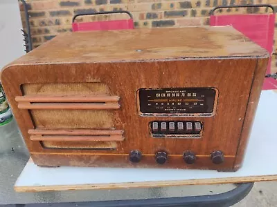 1940 MONTGOMERY WARDS AIRLINE MODEL 04BR-720A. Radio Tube. Working. • $45