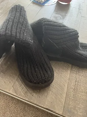 UGG Australia Kids Girls Size 11 Black Knit 2 Buttons Sweater Winter Cardy Boots • $20