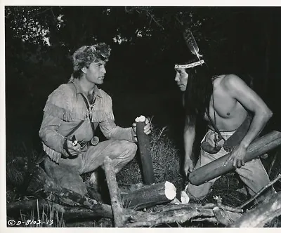 GEORGE MONTGOMERY Coonskin Hat JAY SILVERHEELS 1952 THE PATHFINDER Lippman Photo • $14.95