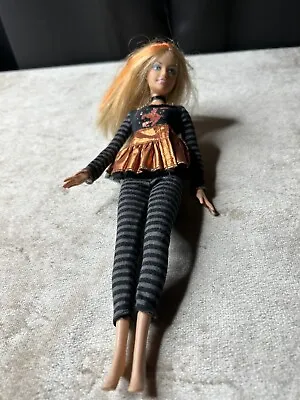 2006 Halloween Party Barbie Doll K8896 Mattel Witch Orange • $19.75