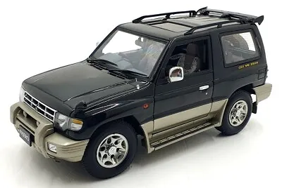 Autoart 1/18 Scale Diecast DC211123C - Mitusbishi Pajero V6 3500 - Black/Silver • $189.99