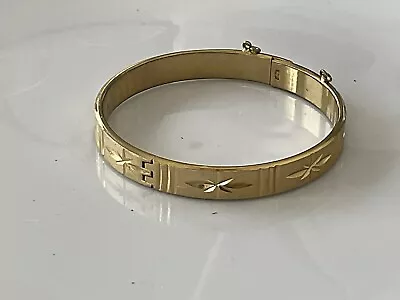 Vintage SARAH COVENTRY Signed Hinged Bangle Gold Tone Etched Bracelet 31g • $9.99