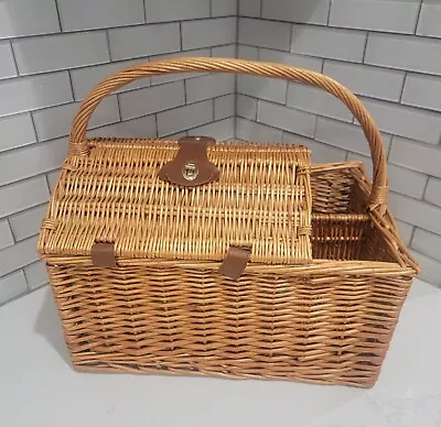 Picnic At Ascot Vineyard Fully-Lined Willow Picnic Basket W/ Service For 2 • $74.99