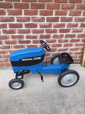 New Holland Pedal Tractor Model Tc330 Scale Models  • $325