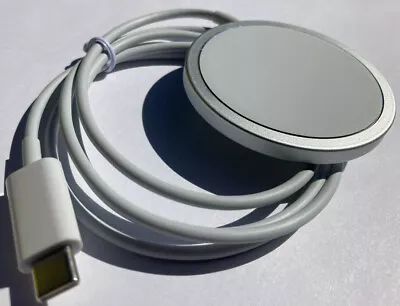 Wireless Magnetic Phone Charger With 1 Meter Cable For IPhone 12 13 Pro (White) • $9.99