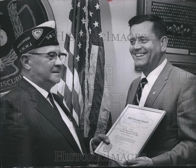 £9.74 • Buy 1970 Press Photo Hoover Grimsby Chaplain At Milwaukee Fire Department Gets Award
