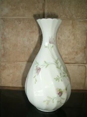£4.99 • Buy Wedgwood Campion Fluted Bud Vase