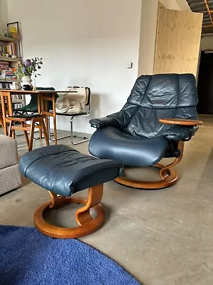 EKORNES RENO STRESSLESS Chair & Stool Large Navy Blue Recliner EAMES STYLE • £200