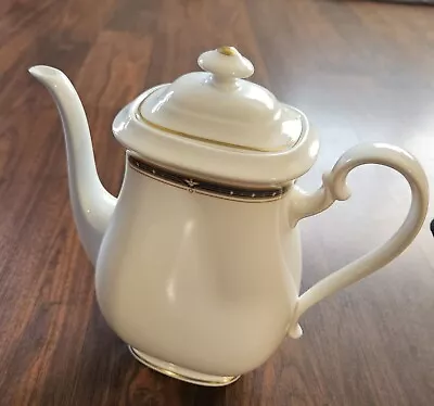 HEINRICH Germany Villeroy & Boch Bone China White Teapot  • $47