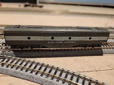 N Scale Diesel Locomotive Con-cor New York Central E8b Unpowered-dummy #4109 • $19.95