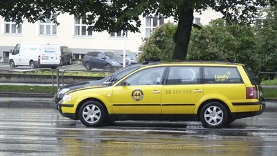 $309.70 • Buy 1:18 Volkswagen Passat B5 Car Model YELLOW