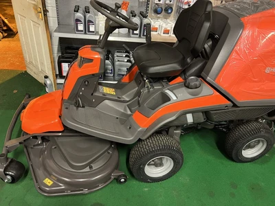 £9360 • Buy Husqvarna RC320TS 4WD Ride On Mower Outfront 112cm /44” Cutting Deck