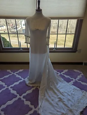 Vintage 60's Hippie Ivory Daisy Appliques Crochet Wedding Gown Size Small ILGWU • $49.99