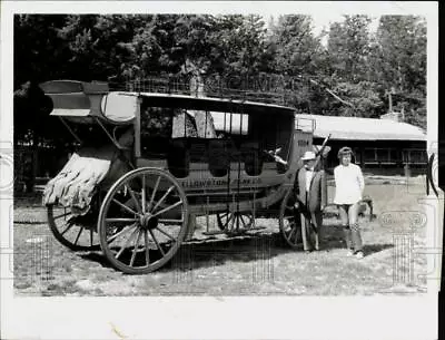 1965 Press Photo Charlie Marshal & Hazel Martin Pose With Yellowstone Stagecoach • $19.99