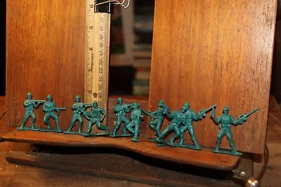 Lot Of 10 Miniature Plastic Soldiers WWII- Vietnam Jaru (2 Broke) • $5