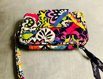 Vera Bradley  Smartphone Wallet/Wristlet In RIO - EUC • $13.99