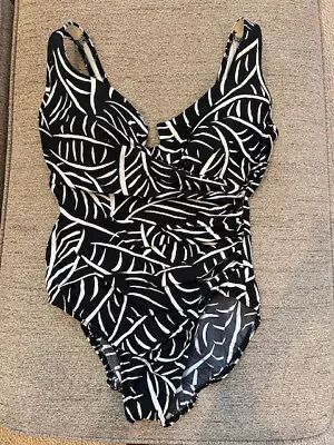 Miraclesuit Black And White Pattern One Piece Swimsuit Size 18DD • $49.99