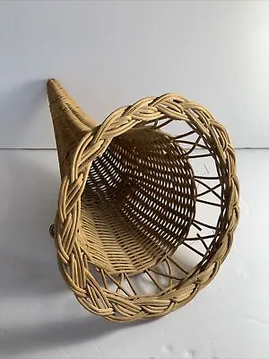 Vtg 60s Lg Horn Of Plenty Wicker Basket~Cornucopia~Loop~Fruit Display Wall 11 In • $18.99