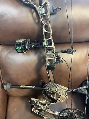 Mathews Triax 70Lbs 27.5”RH With Case And Quiver stabilizer And Release. Loaded • $355