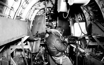 US B24 Liberator Waist Machine Gunner Re-Print WW2 4x6 Re-Print #1047* • $5.99