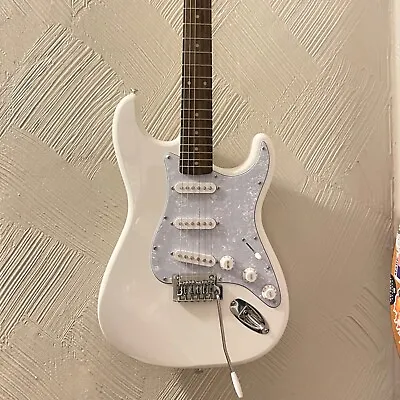 Special Edition Polar White Affinity Series Squier Stratocaster • $200