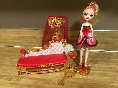 EVER AFTER HIGH Apple White Fainting Couch Sofa Bed & Doll READ • $20.99