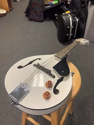 Oscar Schmidt 8-String Mandolin White (OM10EWH-A-U) • $220