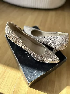 Gold Lace Court Shoes. Size 6 (39). Party/ Prom/ Wedding/ Evening/ Occasion. • £6.99