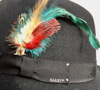Feather For Hats Jacaru Stetson Kakadu Barmah Akubra With Kangaroo Hat Badge  • $9.99