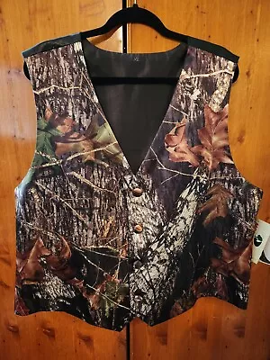 Men's 4 Button Camo Vest Size XL • $69