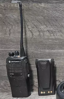 Motorola HT750 AAH25SDC9AA3AN 16 Ch 2-Way Radio W/Battery 450-512 Mhz *TESTED* • $90