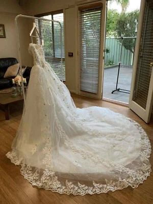 $280 • Buy Wedding Dress/ Bridal Gown/ Long Tail