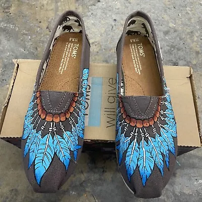 TOMS Shoes Men's Size 7 (Women's Size 8.5) Moccasin Blue Feather Theme • $35