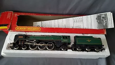 Hornby R.063 Br Green 4-6-2  Britannia  7p6f Tender Loco 70000 Very Good Boxed • £28.99